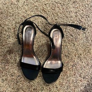 Madden girl black patent dressy heel sandals size 8.5
